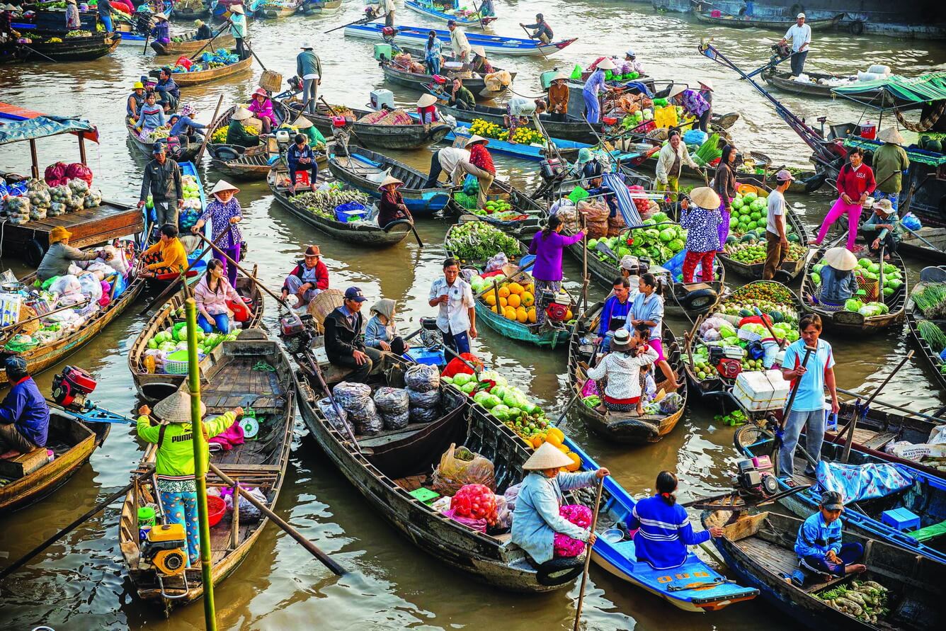 floating markets in Mekong Delta 1