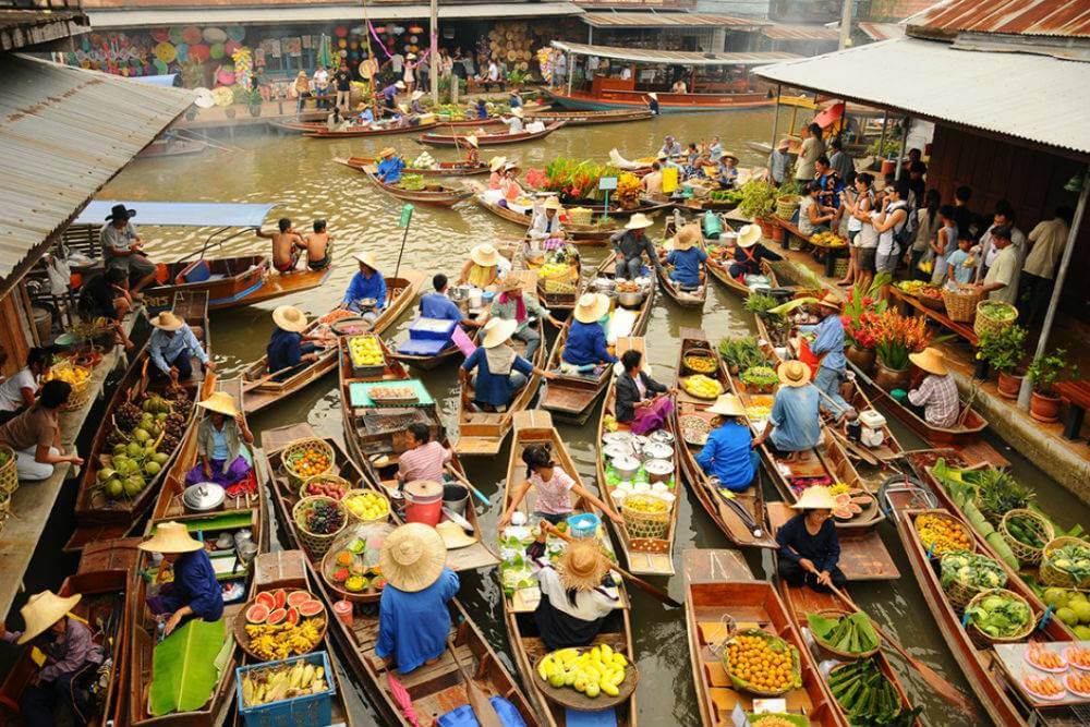 floating markets in Mekong Delta 2