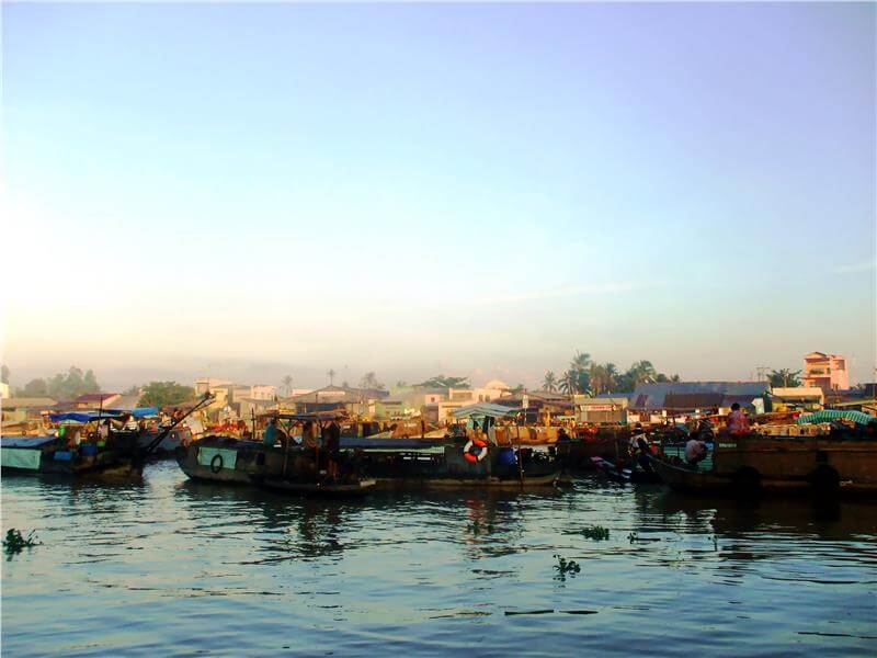 floating markets in Mekong Delta 5