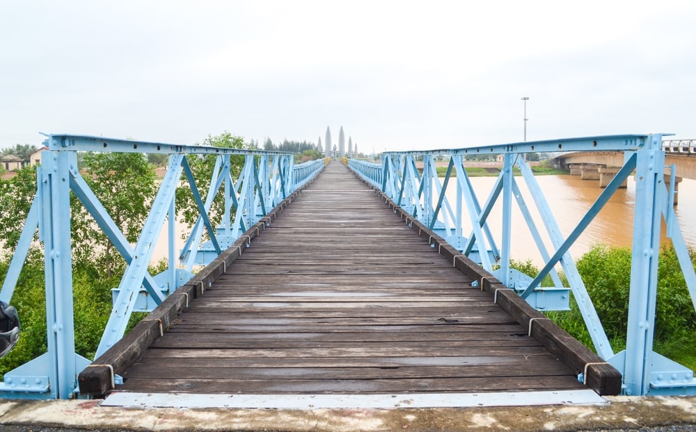 Hien Luong Bridge